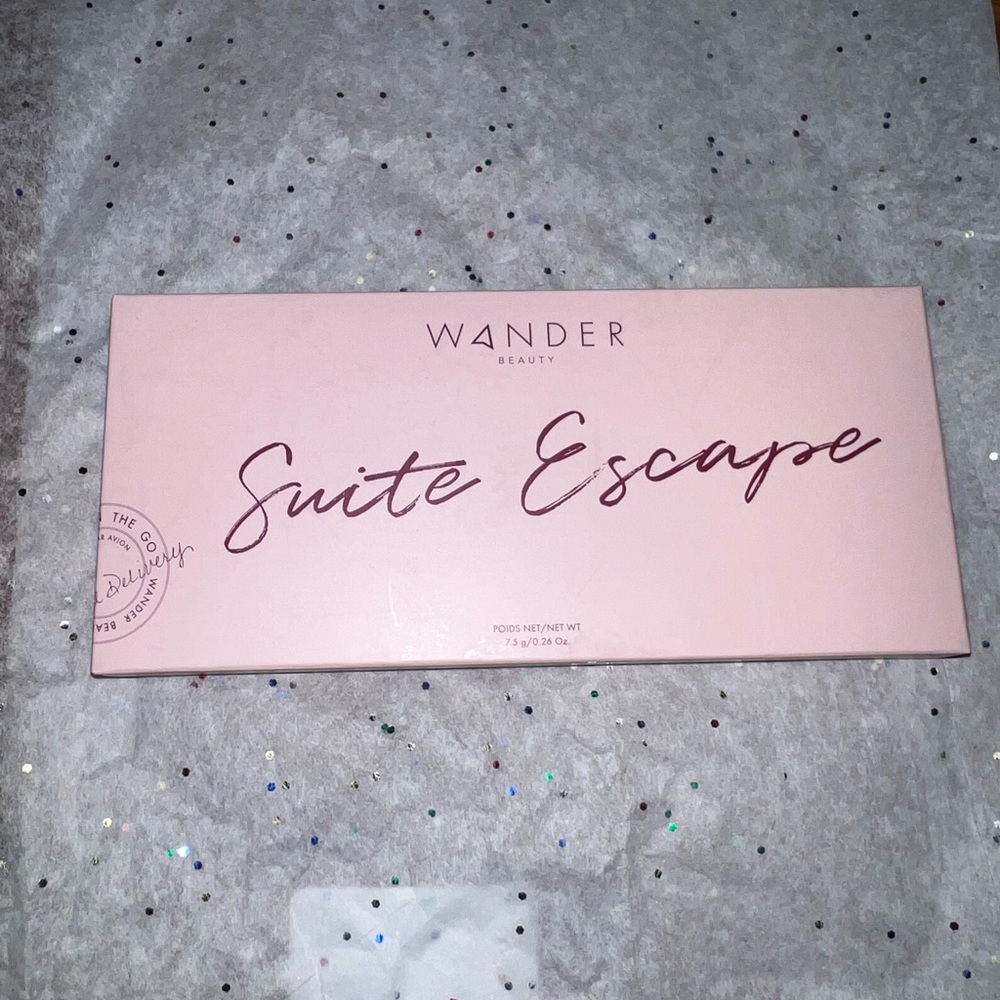 ❌3 for $25❌ Wander Beauty Suite Escape Palette - Picture 2 of 4